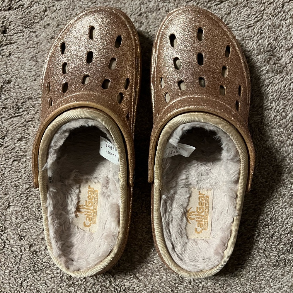 Skechers Caligear fur lined clogs. Very similar to crocs.
